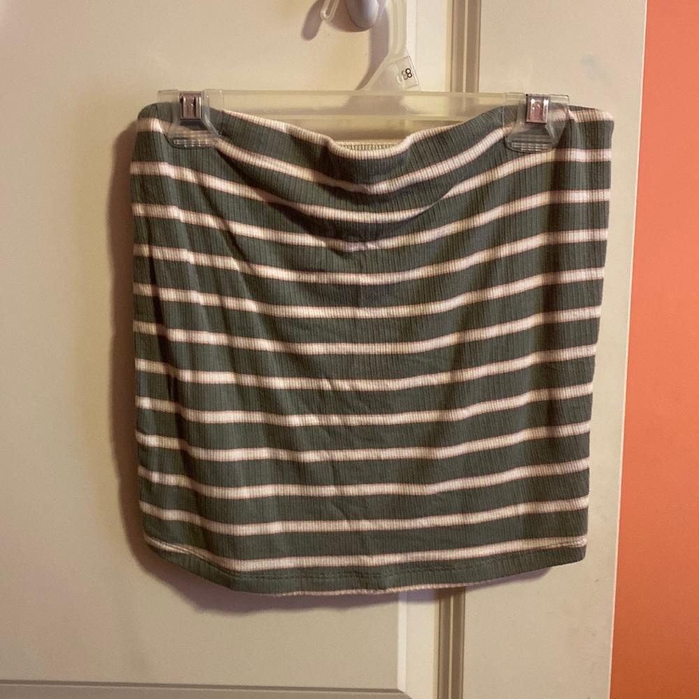 american eagle cropped tube top. women’s size medium.